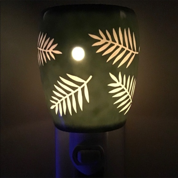 4 Nightlight Warmers Scentsy Botanical Collection - Picture 8 of 14